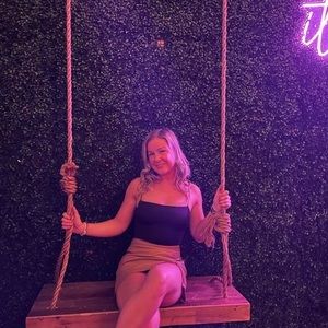 Meet your Posher, Crystal